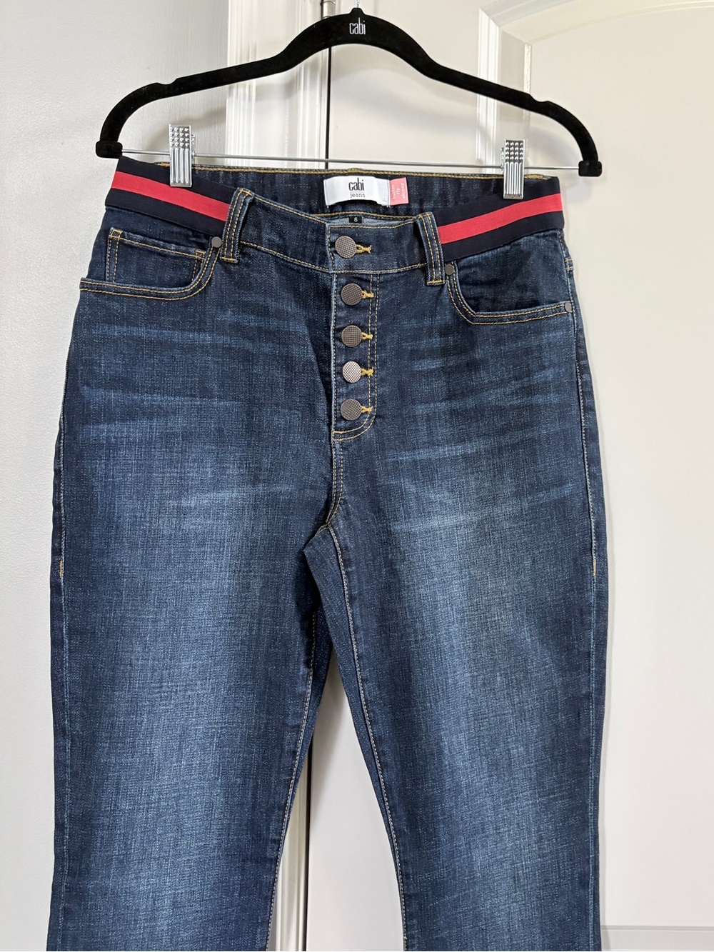 SALE! CAbi 💫 NWOT Fall 2019 Simone Button Fly Skinny Denim Women’s Jeans Size 6